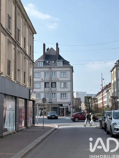 Entrée de l'immeuble à Elbeuf