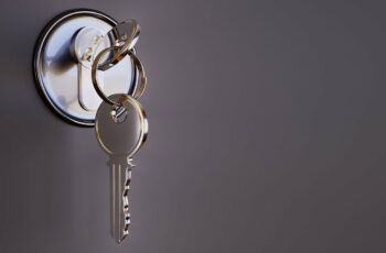 Serrure en location : qui paye, propriétaire ou locataire ?