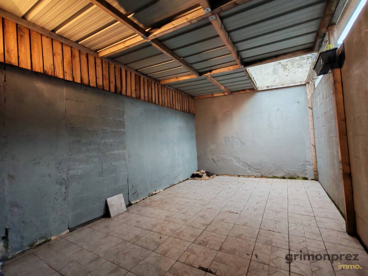 Extérieur privatif arrière avec espace jardin