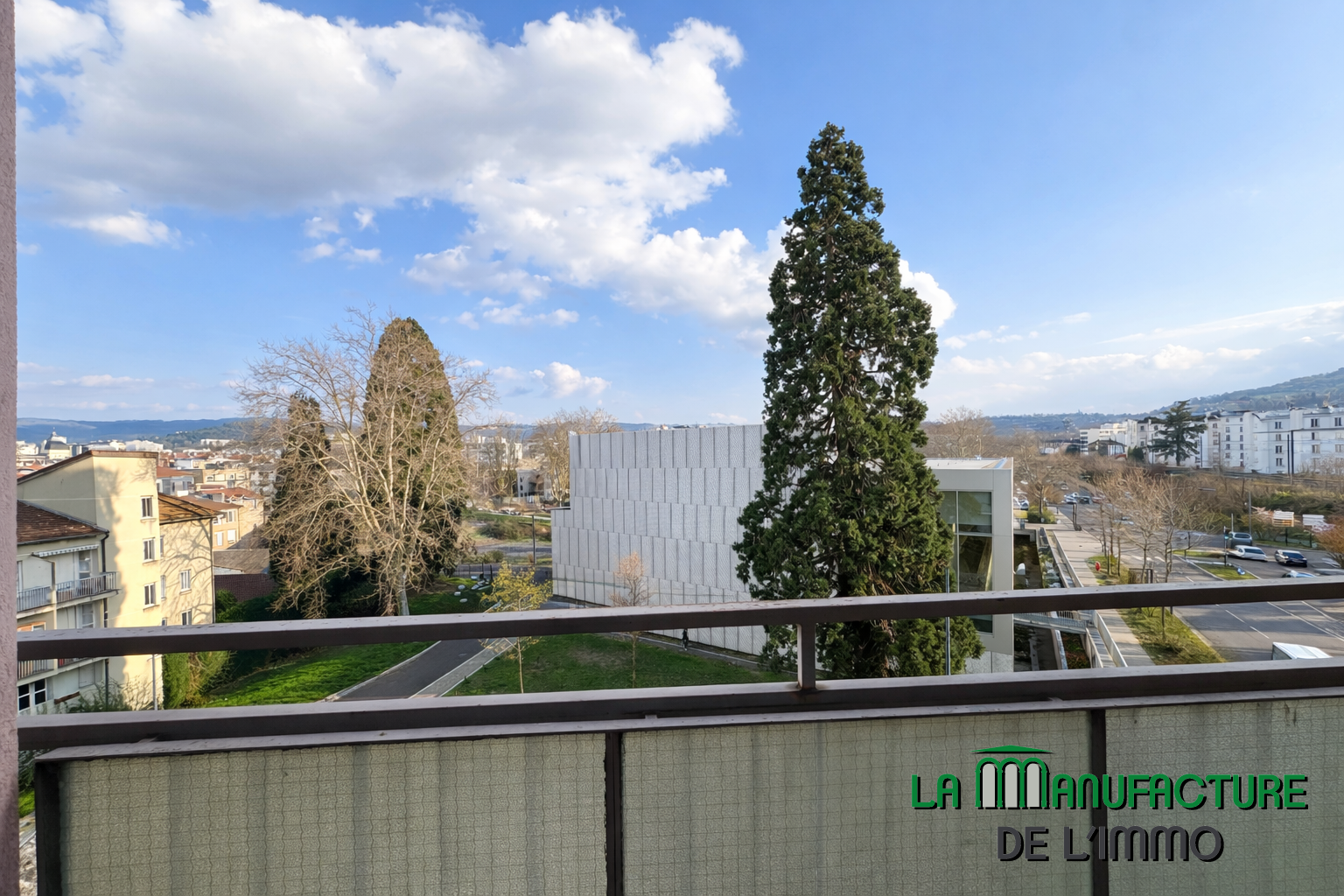 Vue depuis le balcon sur la ville