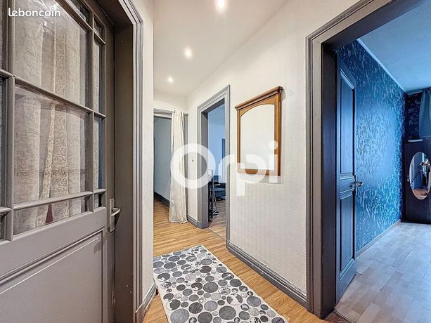 Entrée indépendante et couloir