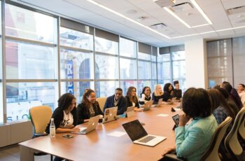 Pourquoi bien s&rsquo;entourer accélère vos résultats en investissement immobilier