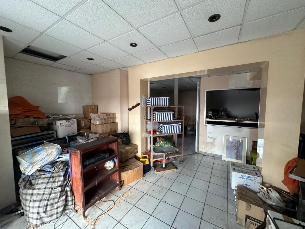 Local commercial au rez-de-chaussée, intérieur