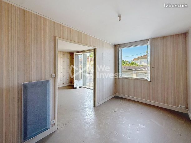 Chambre vide avec radiateur électrique convecteur