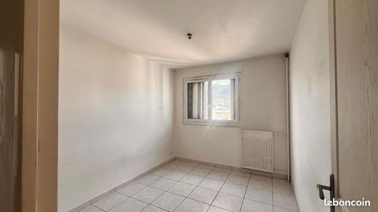 Chambre du T4 à Échirolles