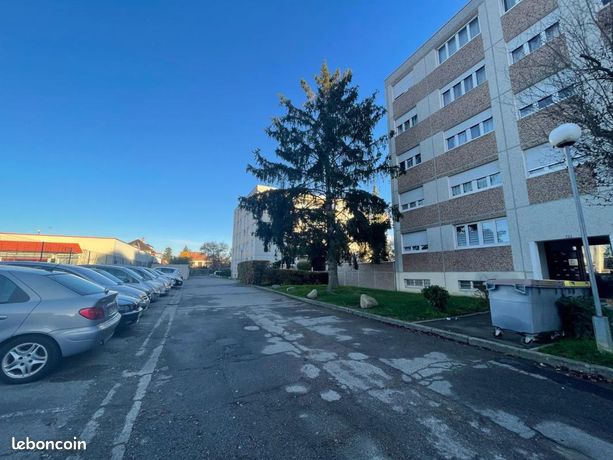 Vue extérieure avec parkings privatifs